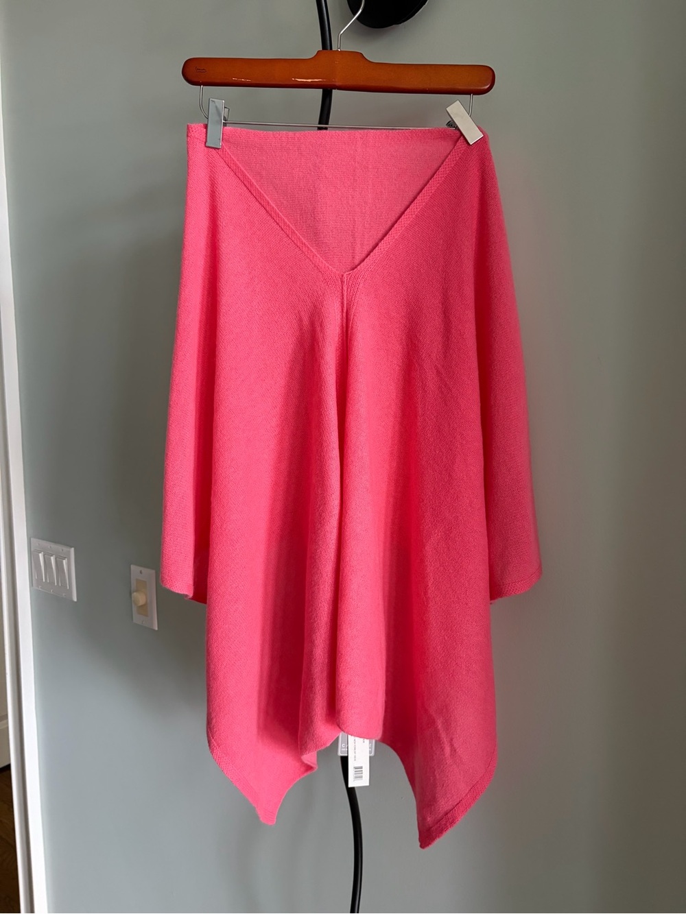 NWT IN CASHMERE
CASHMERE TOPPER